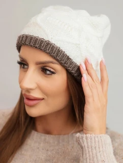 Dámska zimná vlnená čiapka s pleteným vzorom K443 ecru