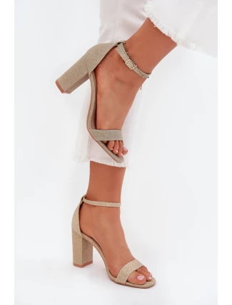 Sandále na podpätku model 215643 Krok vo veľkom štýle Sandále na podpätku model 215643 Krok vo veľkom štýle