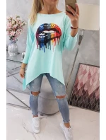 Oversize blúzka s dúhovou potlačou pier vo farbe mint Oversize blúzka s dúhovou potlačou pier vo farbe mint