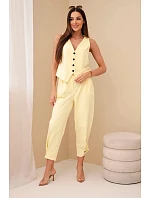 Dámsky elegantný set s vestou a nohavicami na gombíky žltej farby