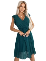 374-8 POLINA Plisované šaty s výstrihom a volánmi - ZELENÉ