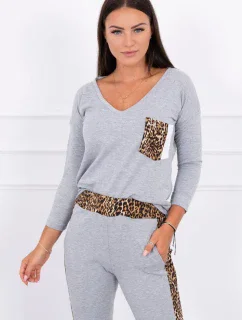Sada s leopardím potlačou sivá