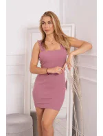 Tmavo ružové šaty bez ramienok s volánikmi