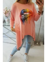 Oversize blúzka s dúhovou potlačou pier v marhuľovej farbe Oversize blúzka s dúhovou potlačou pier v marhuľovej farbe