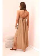 Dlhé šaty bez ramienok svetlej ťavej farby