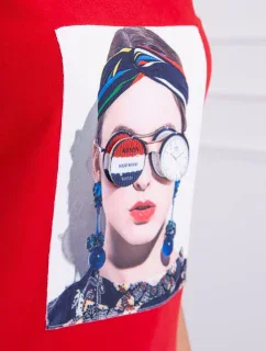 Blúzka so ženskou grafikou červená