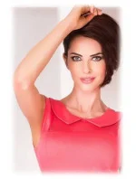 Dámske spoločenské šaty s golierom a šifónovým živôtikom koralové - Korálová / S - Numoco Dámske spoločenské šaty s golierom a šifónovým živôtikom koralové - Korálová / S - Numoco