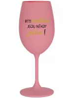 BÝTI MATKA JSOU NĚKDY JATKA! - růžová sklenice na víno 350 ml