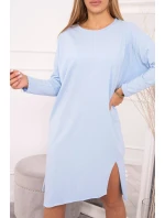 Modré šaty nadmernej veľkosti