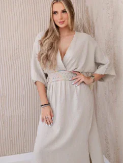 Mušelínové šaty s vyšívaným pásom béžovej farby