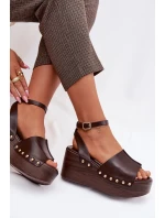 Dámské sandály na platformě se zlatými sponami čokoládové Galorina