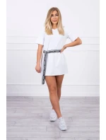 Šaty s ozdobným pásikom biele