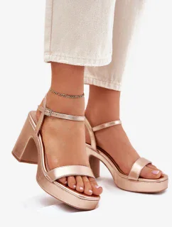 Sandále na podpätku model 214092 Krok vo veľkom štýle