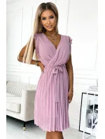 374-3 POLINA Plisované šaty s výstrihom a volánikmi - DARK RED