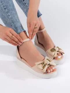 Vynikajúce hnedé dámske sandále na klinoch