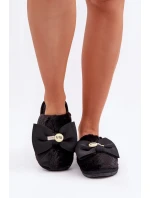 Papuče z umelej kožušiny s malou brošňou Black Primaria