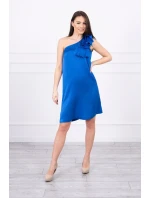 Šaty s mašľou na ramene v nevädzovej modrej farbe Šaty s mašľou na ramene v nevädzovej modrej farbe