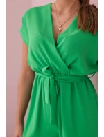 Krátky overal zviazaný v páse zelený