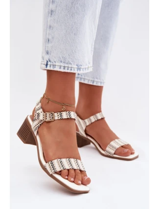 Sandále na podpätku model 225111 Vykročte štýlovo