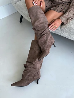 Zvrásnené čižmy s nízkym podpätkom na klinovom podpäťku zo semišu v khaki farbe Lowen