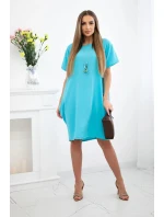 Šaty s vreckami a príveskom tyrkysovej farby