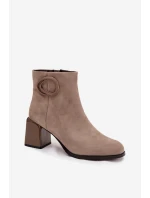 Zamszowe Botki Na Słupku Ocieplane Z Ozdobnym Detalem Artiker 57C0014 Beżowe