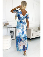 CINZIA - Dámske sieťované šaty s výstrihom, krátkymi rukávmi, dlhým zaväzovaním v páse a so vzorom veľkých svetlo modrých kvetov 489-2