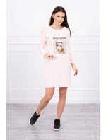 Šaty s potlačou košíkov v púdrovo ružovej farbe