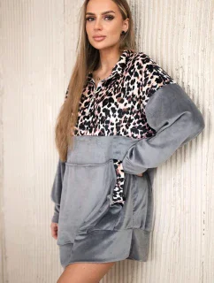 Velúrové šaty s leopardím vzorom šedej farby