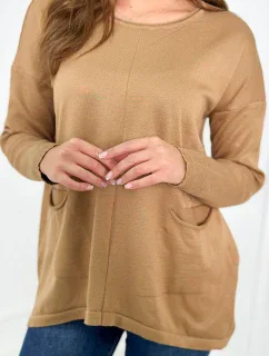 Sveter s prednými vreckami Ťava