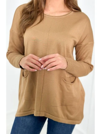 Sveter s prednými vreckami Ťava