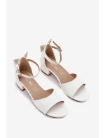 Połyskujące Sandałki Dziewczęce Na Niskim Obcasie Białe Ainare Połyskujące Sandałki Dziewczęce Na Niskim Obcasie Białe Ainare