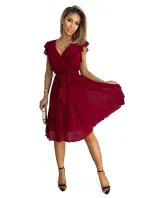 POLINA - Dámske plisované šaty vo vínovej bordovej farbe s výstrihom a volánikmi 374-2