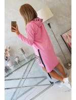 Svetloružové šaty s kapucňou a potlačou