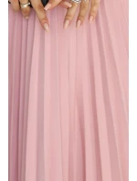311-19 LILA Klasické plisované šaty s krátkymi rukávmi a opaskom - PUDRAL ROSE 311-19 LILA Klasické plisované šaty s krátkymi rukávmi a opaskom - PUDRAL ROSE