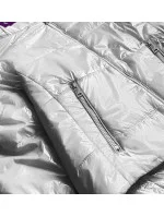 Strieborná lesklá prešívaná dámska bunda s kapucňou (B9568)