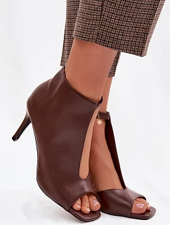 Sandále na podpätku model 225401 Vykročte štýlovo