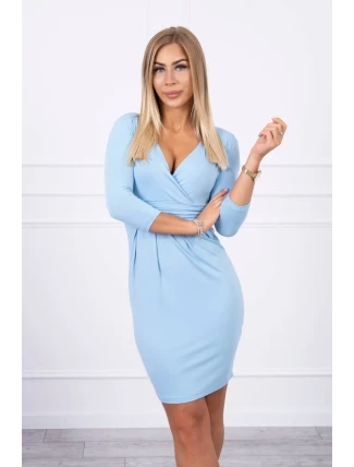 Priliehavé šaty s modrou líniou poprsia