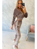 Velúrová súprava s nápisom Queen grey