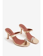 Dámské lodičky na podpatku s ozdobným detailem Zlaté Lorissa