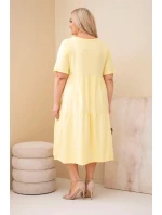 Dámske bavlnené plus size šaty s krátkymi rukávmi a volánom žltej farby Dámske bavlnené plus size šaty s krátkymi rukávmi a volánom žltej farby