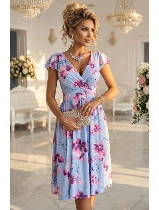 425-14 MATILDE Blinkered midi šaty s obálkovým výstrihom a krátkymi rukávmi - modré s ružovými kvetmi