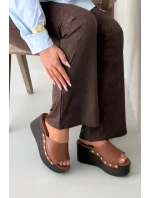 Dámské nazouváky na platformě s přezkami Camel Mareline