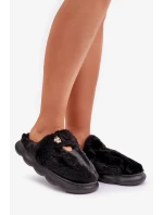 Papuče z umelej kožušiny s malou brošňou Black Primaria