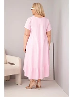 Dámske plus size šaty s krátkymi rukávmi a volánom z ľahkej viskózy v cukríkovo ružovej farbe Dámske plus size šaty s krátkymi rukávmi a volánom z ľahkej viskózy v cukríkovo ružovej farbe