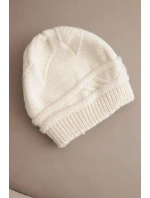 Dámska zimná čiapka z vlny a s pleteným vzorom K428 light beige