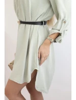 Šaty s dlhším chrbtom a pásom tmavej mentolovej farby Šaty s dlhším chrbtom a pásom tmavej mentolovej farby