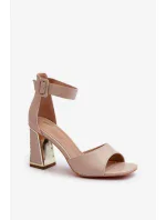 Sandále na podpätku model 197089 Vykročte štýlovo