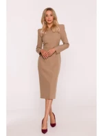 S412 Šaty v tvare ceruzky s ozdobnými ramenami - béžové