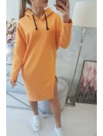 Šaty s kapucňou a bočným rázporkom broskyňové